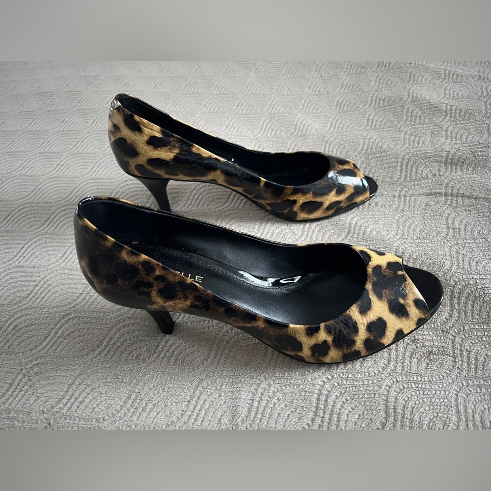 Michelle D peep toe heels in leopard print size 8